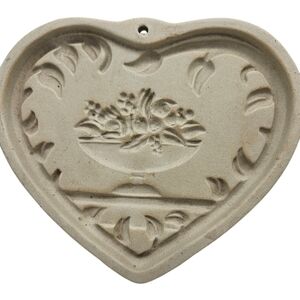1999 Pampered Chef Heart-Shaped Stoneware Cookie Mold